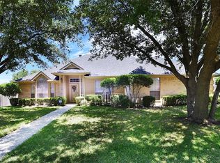 1800 Oakmeadow Dr, Decatur, TX 76234