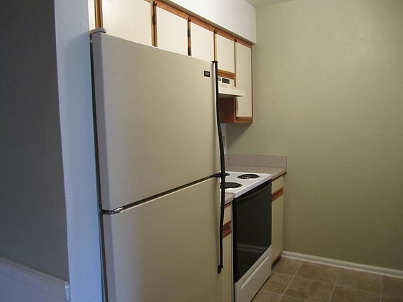 Kitchen with full size appliances and disposal