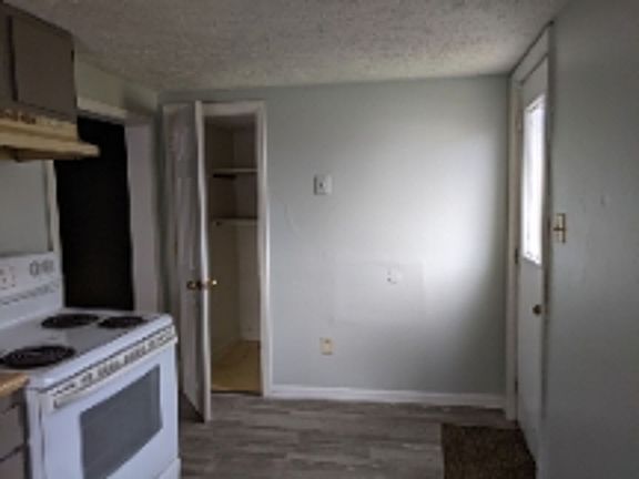3rd image of 1500 W Memorial Dr APT 2