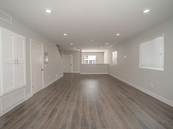 5th image of 2631 S La Salle Ave #2635-1/2
