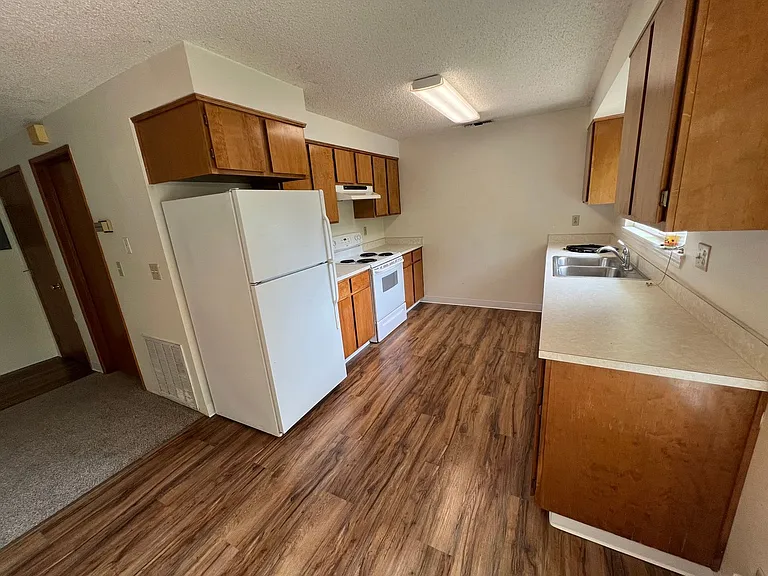 7039-1t - 2187 & 2189 NW North Hill Drive — Photo 3