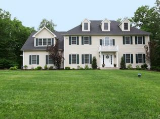 2 Hoseye Coach Rd, Sandy Hook, CT 06482