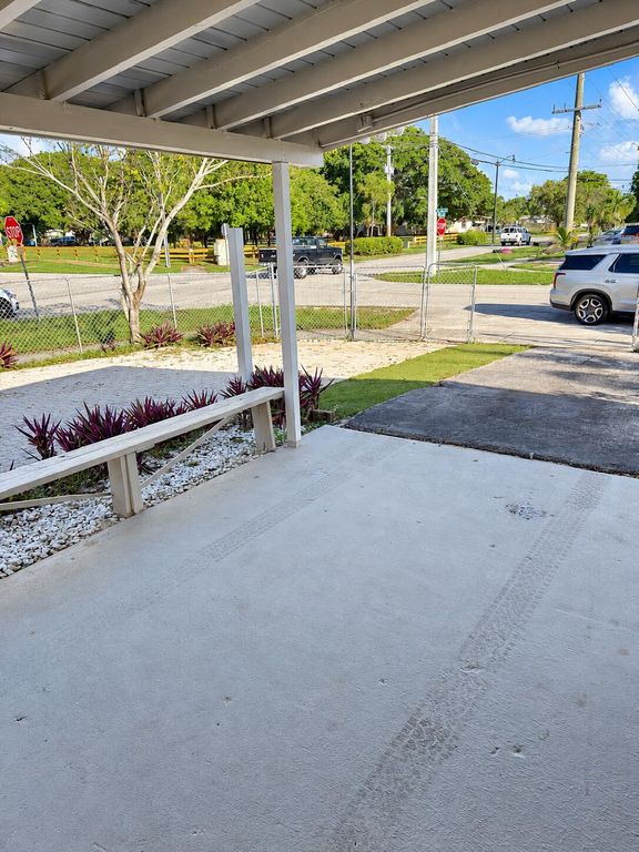 1500 NE 42ND Court, photo 9