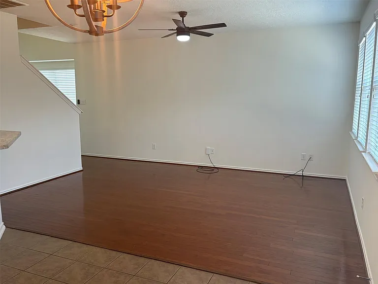 25250 Finchgrove Ln — Photo 5