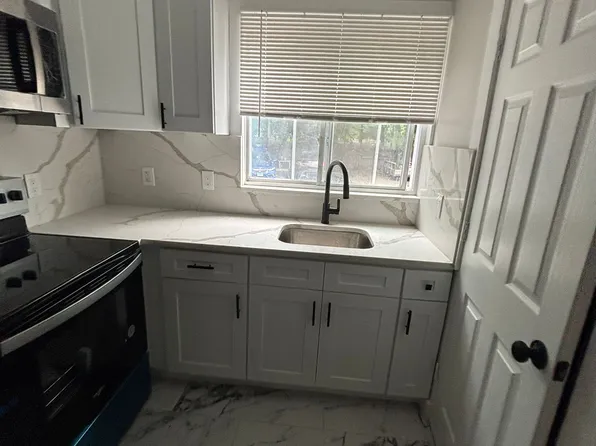 559 Sherman Pkwy #14, New Haven, CT 06511