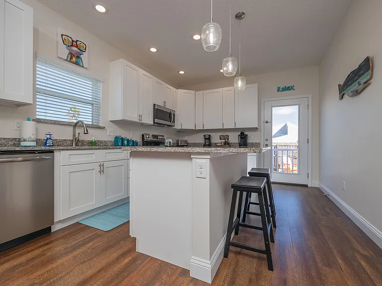 6832 Middleton Ave — Photo 20