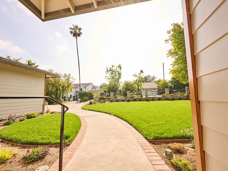 4720 Hayman Ave — Photo 12