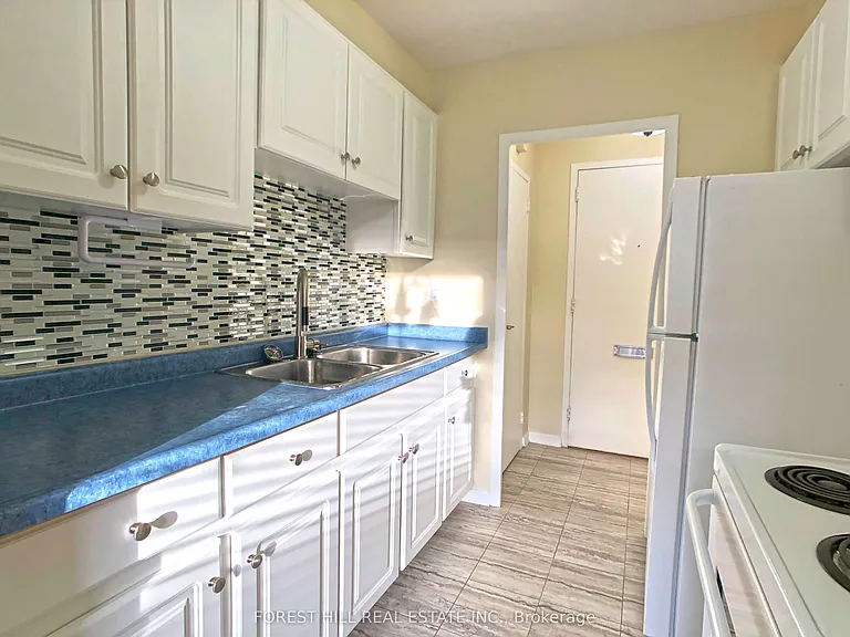335 Lonsdale Rd #502 — Photo 1
