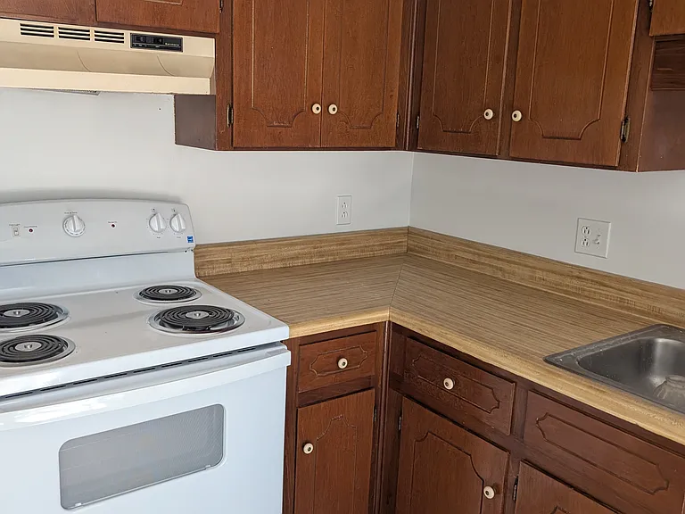 102 Woodleigh Rd #4 — Photo 6