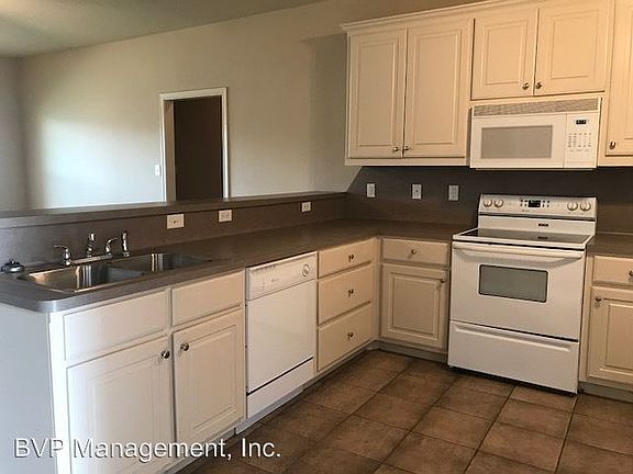 3rd image of 3503 Marigold St