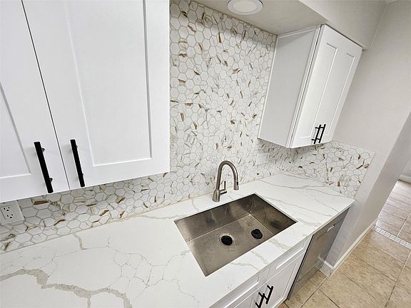5th image of 4122 Belle Park Dr