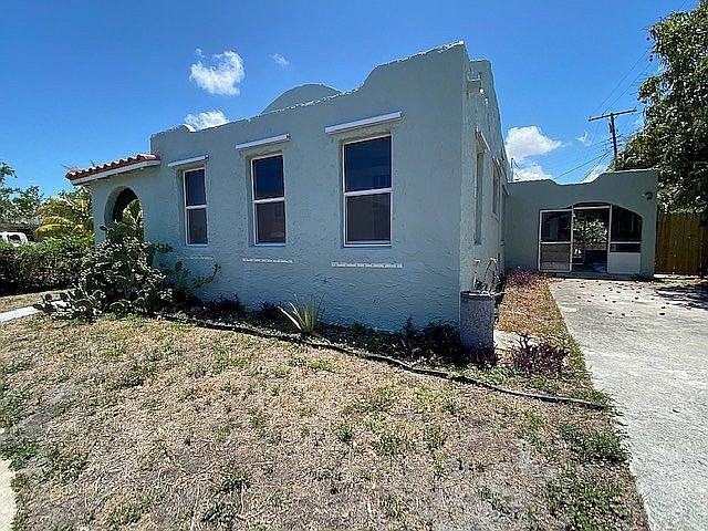 1st image of 3723 Russell Ave