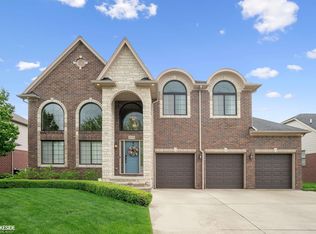 20798 Stalybridge Dr, Macomb, MI 48044