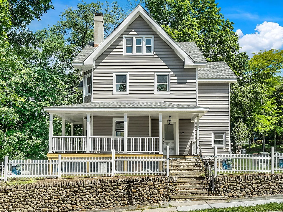 49 Rockledge Ave #2