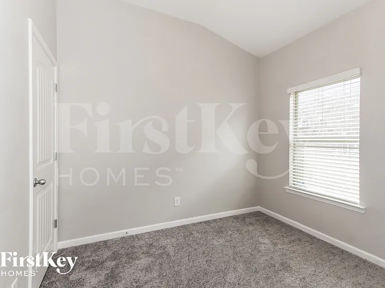 613 Johnnys Cv — Photo 14
