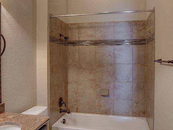 5th image of 2620 Koeln St