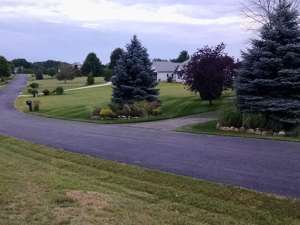 2nd image of 101 Fairway Ct