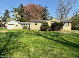 16450 Savoie St, Livonia, MI 48154