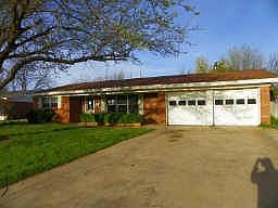 1st image of 828 Crestwood Dr