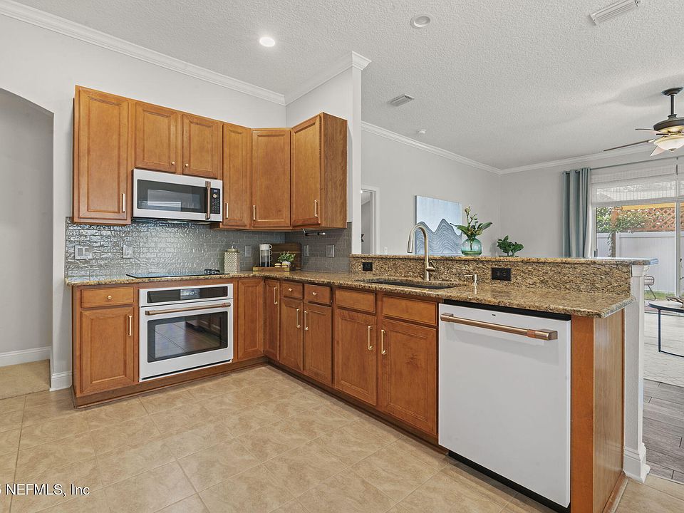 1st image of 1640 SUMMERDOWN Way