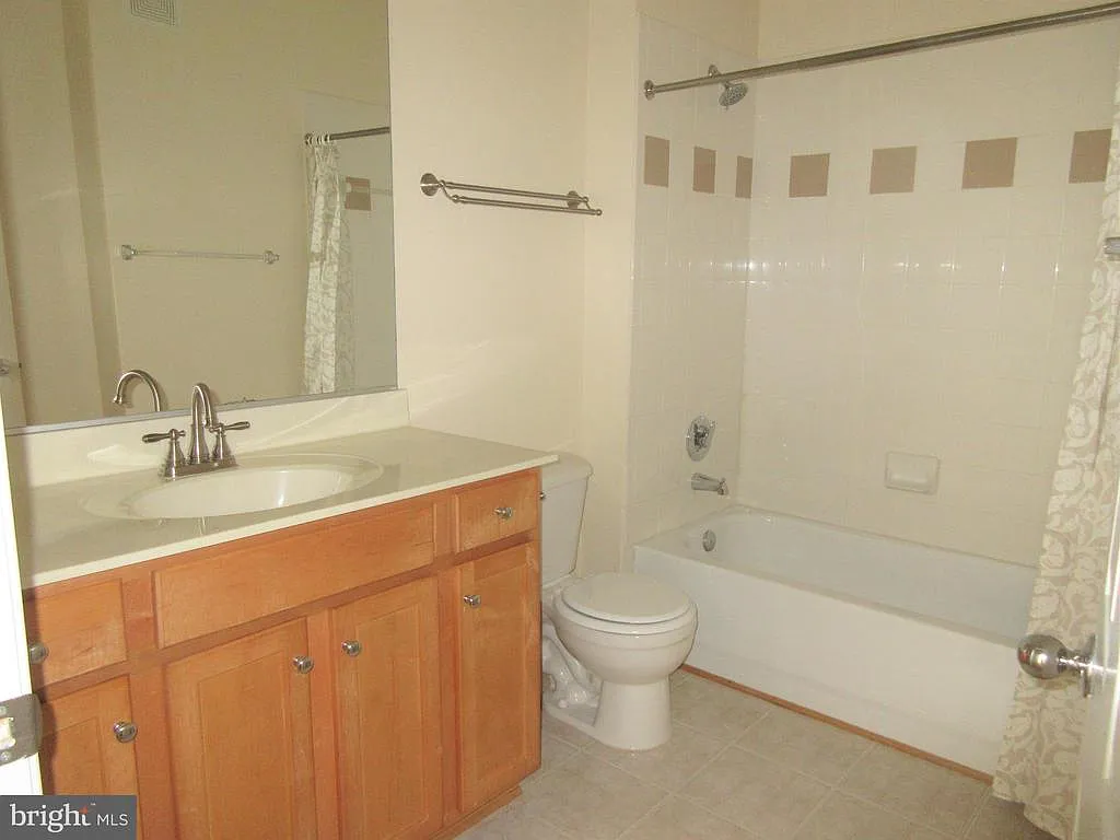 1 bed, 1.0 bath, 754 sqft, $2,100 — Photo 2