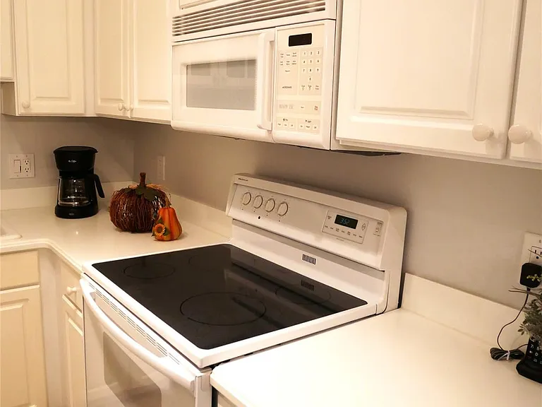 444 S Chester St #413 — Photo 21