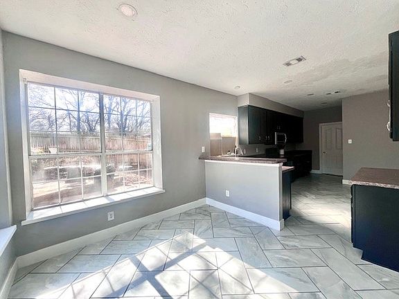 5th image of 3504 Creekside Ct