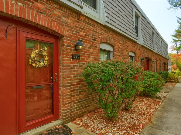 440 Country View Ct, Pittsburgh, PA 15205