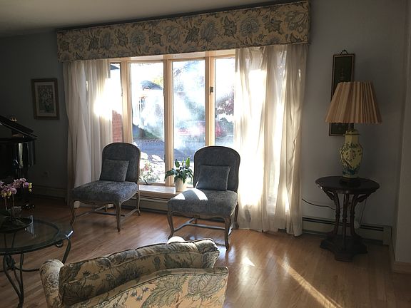 3rd image of 731 Metropolitan Ave