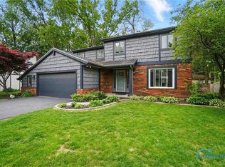 2369 Saint James Woods Blvd, Toledo, OH 43617