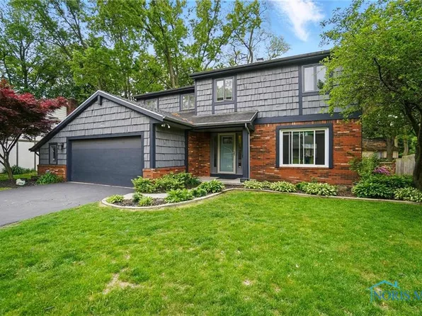 2369 Saint James Woods Blvd, Toledo, OH 43617