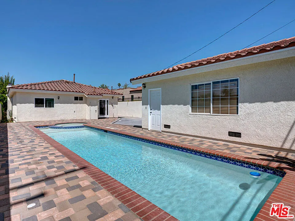 3 bed, 2.0 bath, 1608 sqft, $7,500 — Photo 2