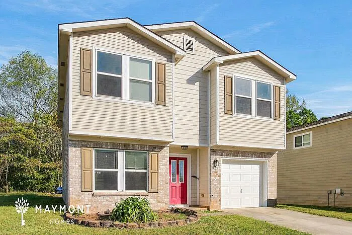 3 bed, 2.5 bath, 2360 sqft, $1,495 — Photo 1