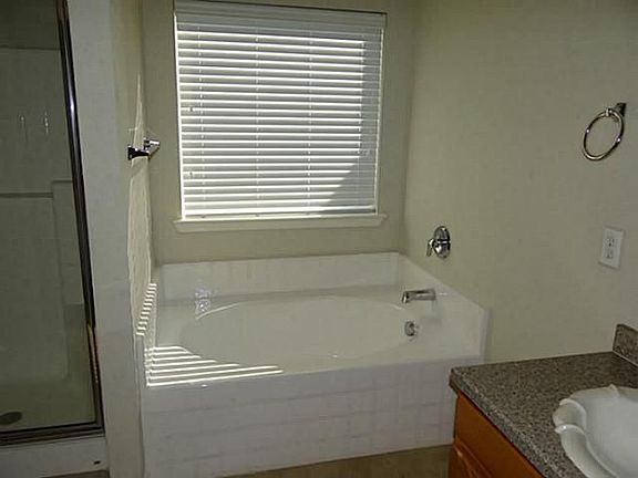 3rd image of 2725 Cumberland Trl