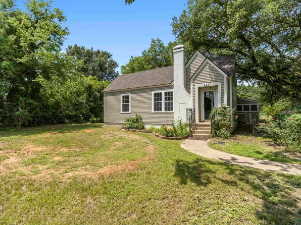 1221 Highland Dr, Henderson, TX 75652