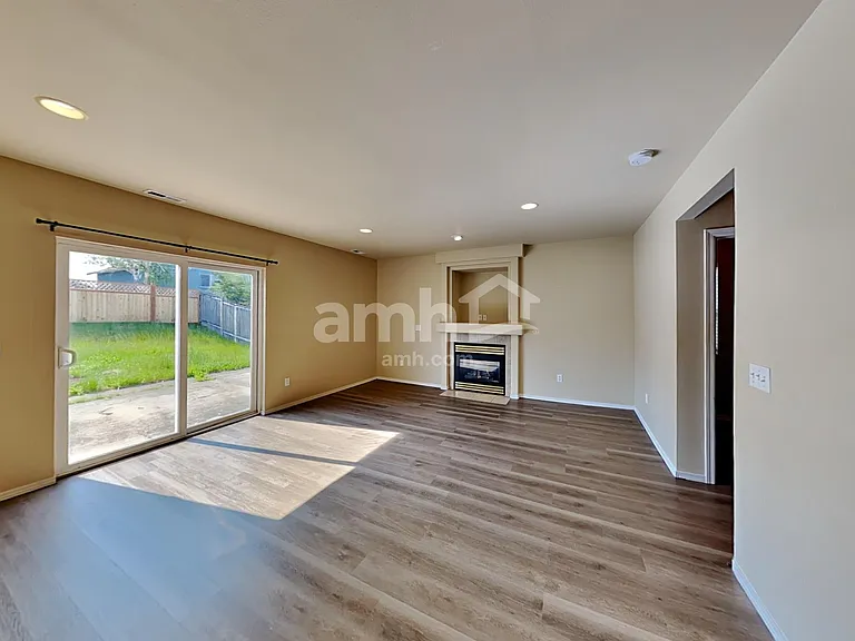 19610 15th Avenue Ct E — Photo 8