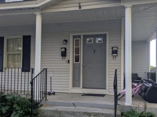 7 Blossom St, Hudson, MA 01749