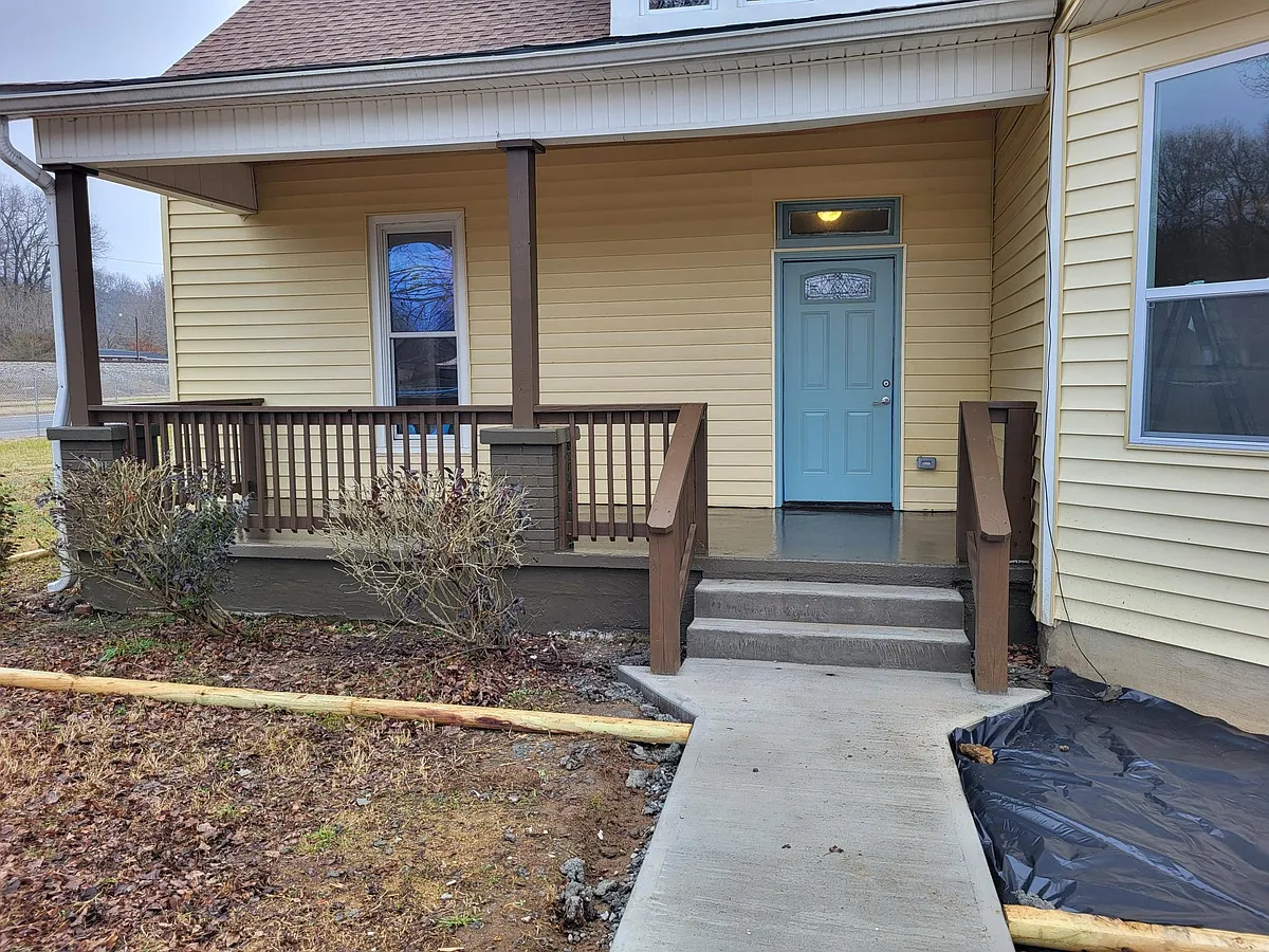 Building Photo - 203 Slayden Ave