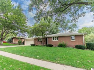 8020 Broadview Dr, Lincoln, NE 68505