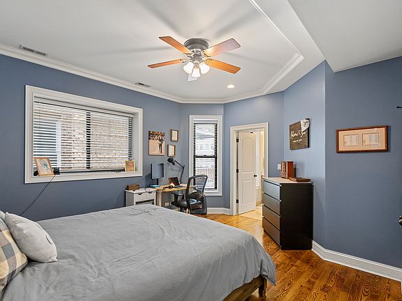 5th image of 5219 N Winthrop Ave #2N
