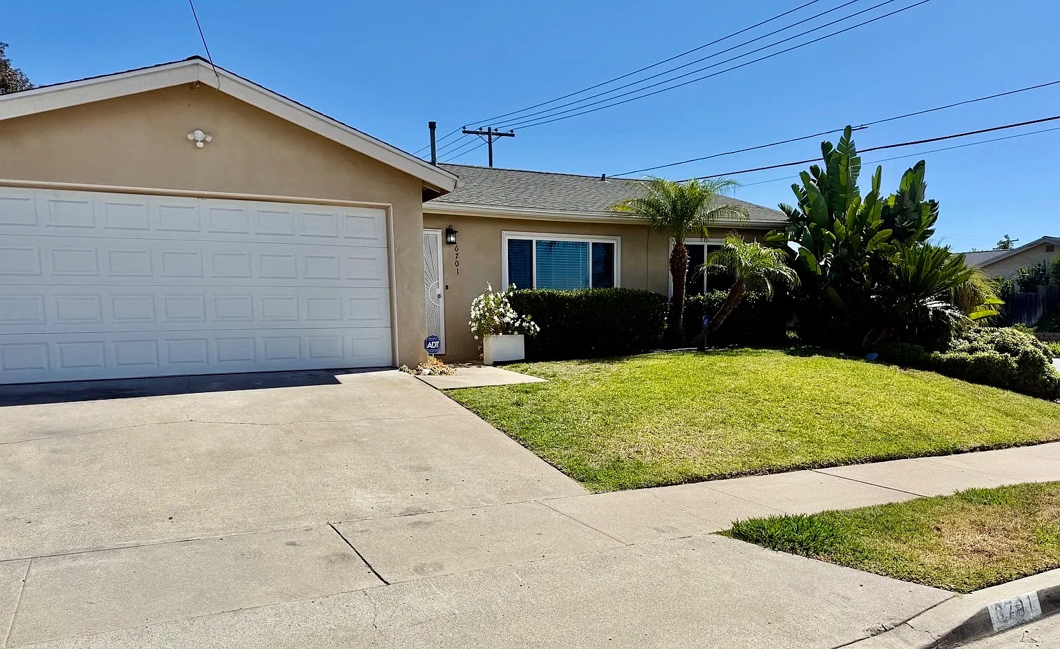 3 bed, 1056 sqft, $4,180 — Photo 1