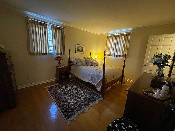 4th image of 1530 Kenwood Dr