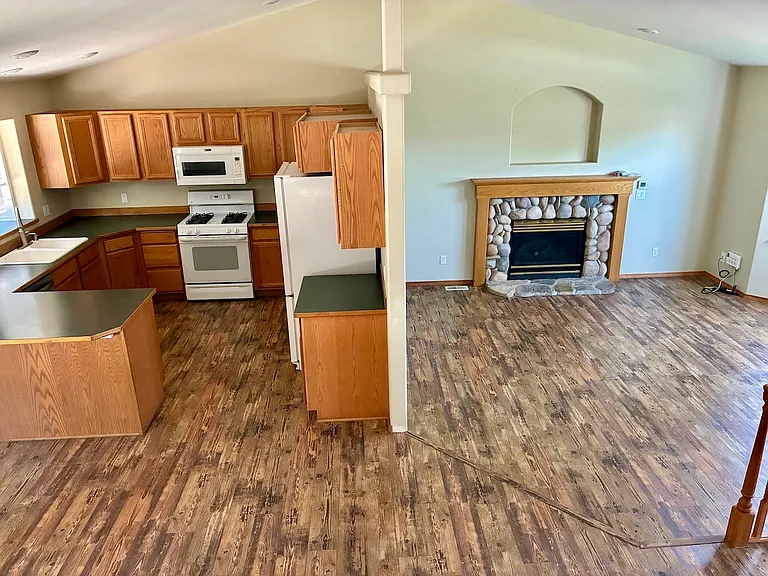 8478 N Rude St — Photo 2