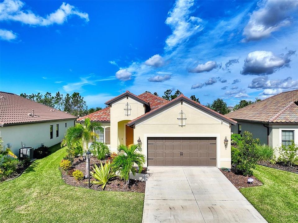 1st image of 208 Capriana Ct