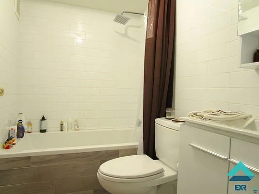 Rented by EXR | media 9