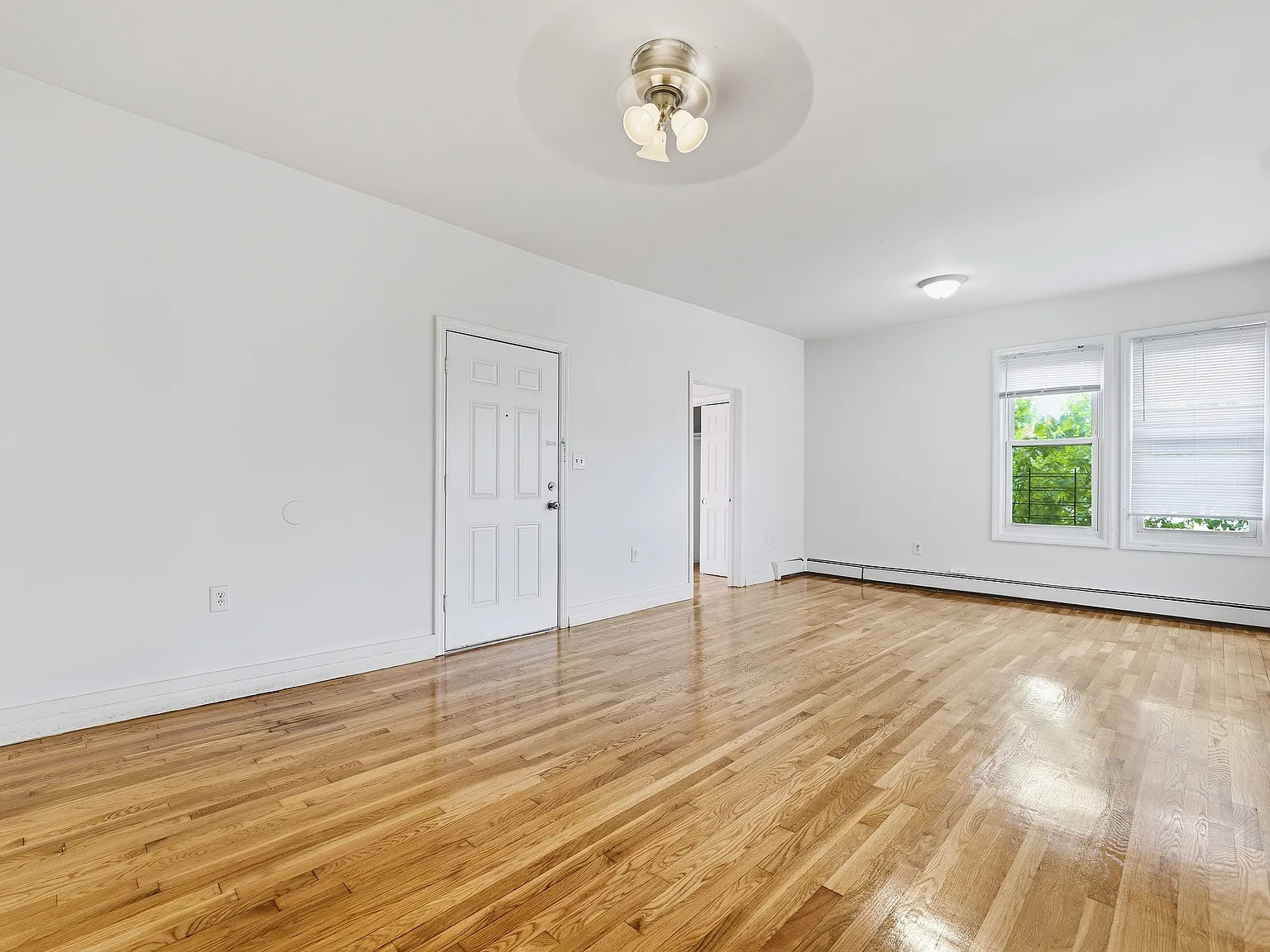 4 bed, 1.5 bath, 1500 sqft, $2,750 — Photo 3