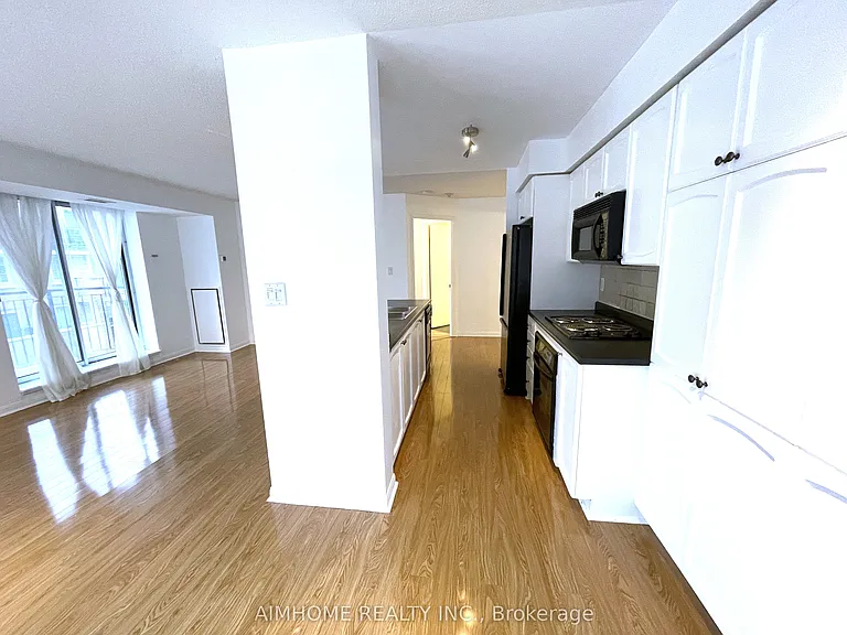 1000 King St W #317 — Photo 8