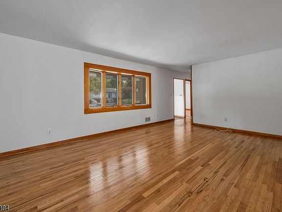 4th image of 87 Calumet Ave