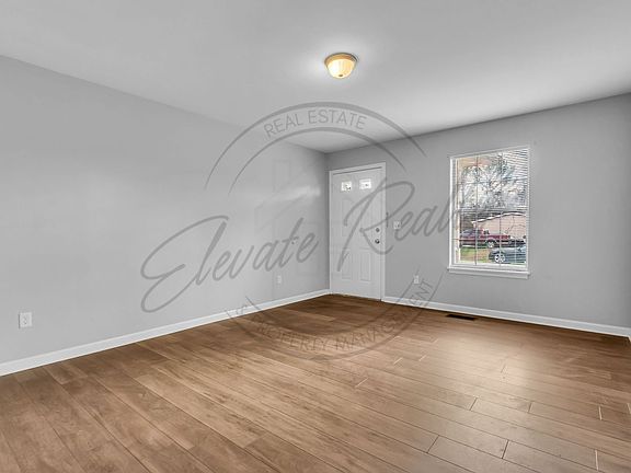 4th image of 109 Cloverdale Dr #A