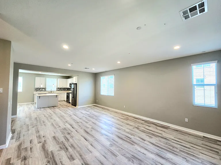 996 Newberry Ln — Photo 10